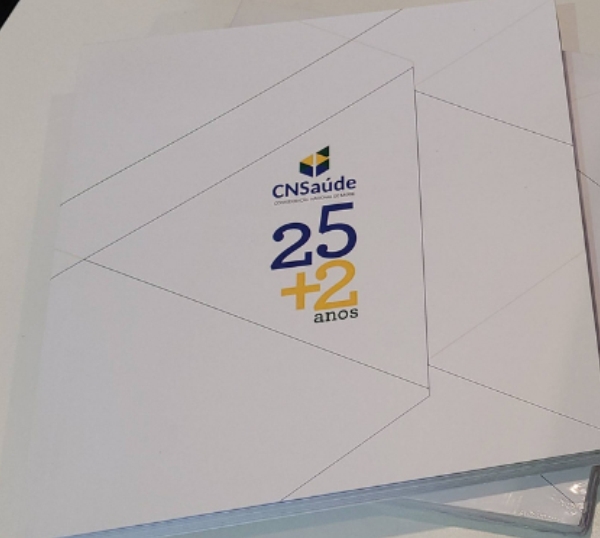 livro-cnsaude-25-2 Em evento na Hospitalar, CNSaúde lança publicações, iniciativa Mulher e Selo do Programa Farol